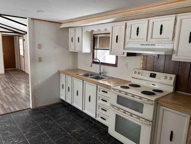 Building Photo - 4 Dunn Ave