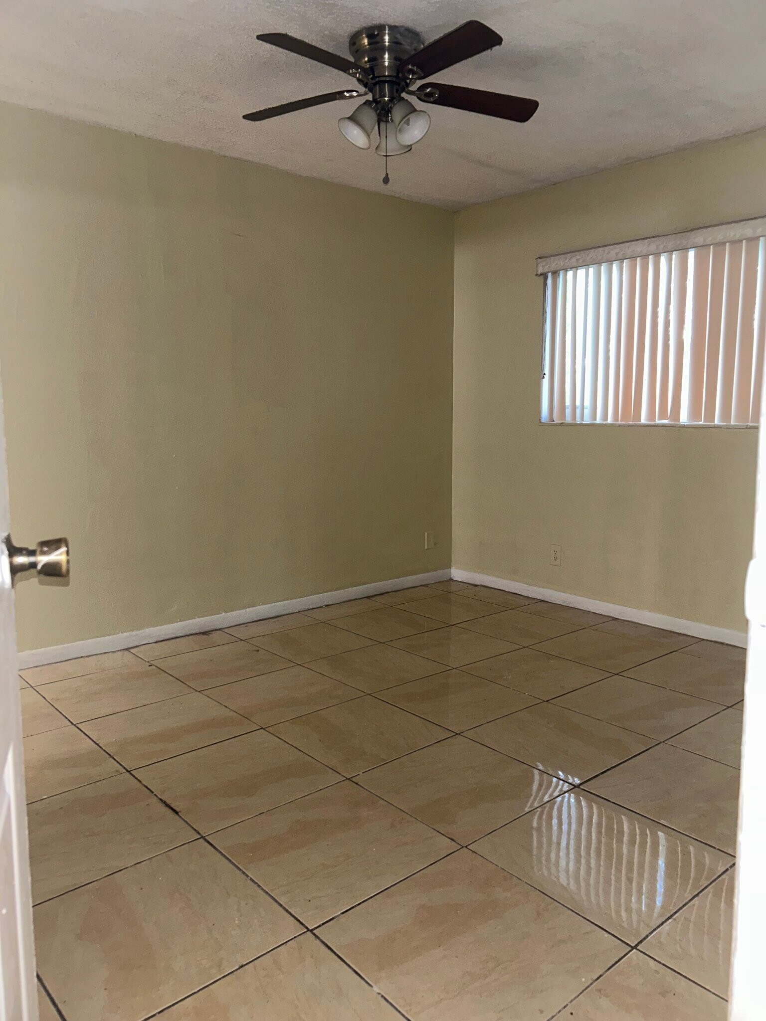 Building Photo - 2440 NW 39th Wy