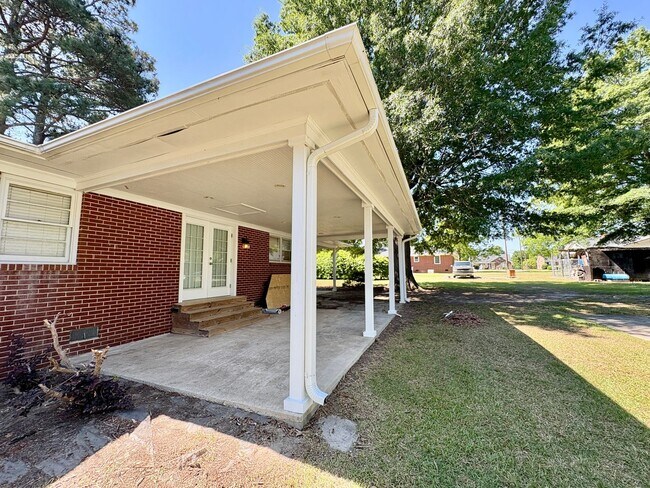 Building Photo - Adorable 2 Bedroom Home in the Heart of Nashville!