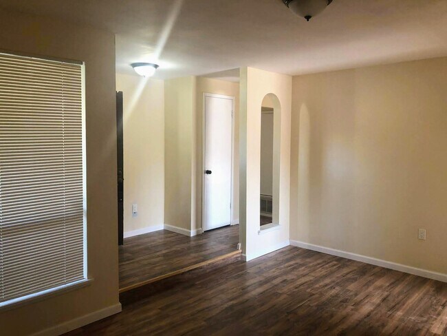 Building Photo - 7402 Oak Marsh St