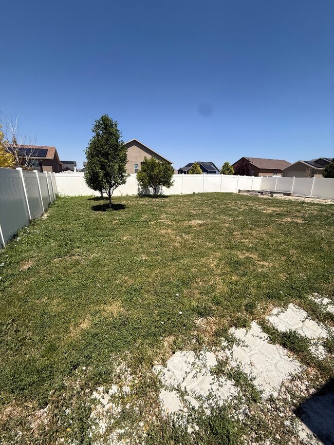 Building Photo - 1375 E Rachel Way