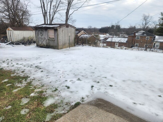 Building Photo - SPACIOUS RANCH!!! Close to Post