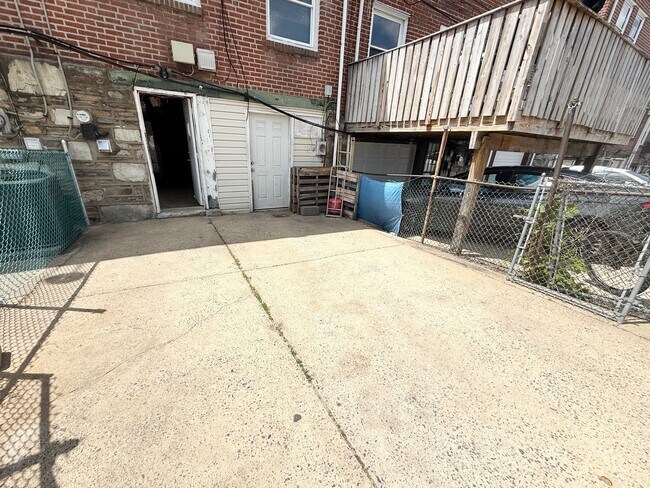 Building Photo - Gorgeous 3-Bed Townhome in Lawncrest! Available NOW!
