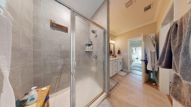 Building Photo - Spacious and Well Maintained 3 Bedroom Townhome in Woodward Oaks