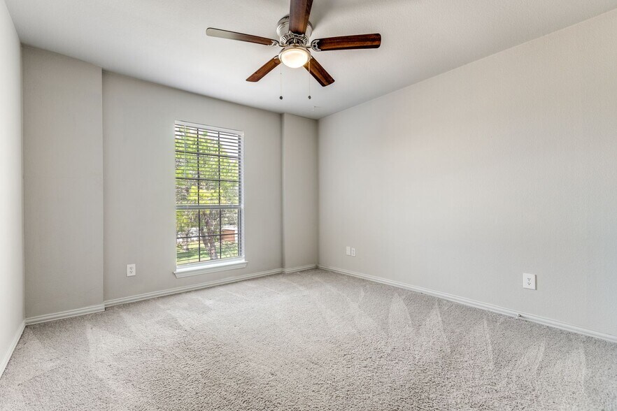 Building Photo - 200 Courtney Ln