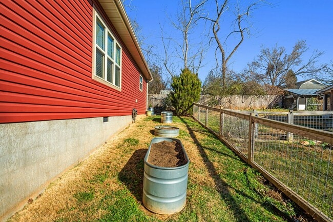 Building Photo - 695 Reed St