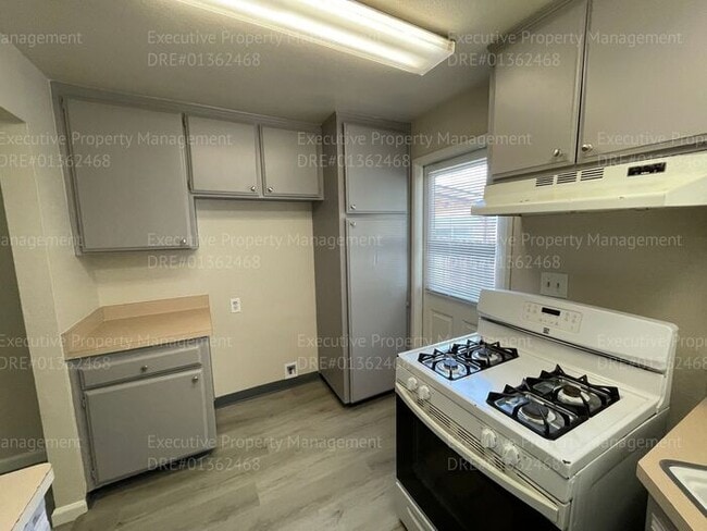 Building Photo - 3 bedroom/ 1 bathroom house located near Airport Dr/ Norris Rd