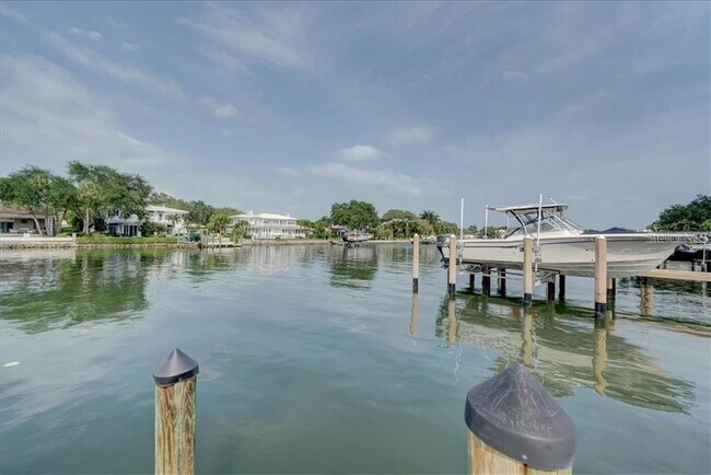 Building Photo - 809 Brightwaters Blvd NE