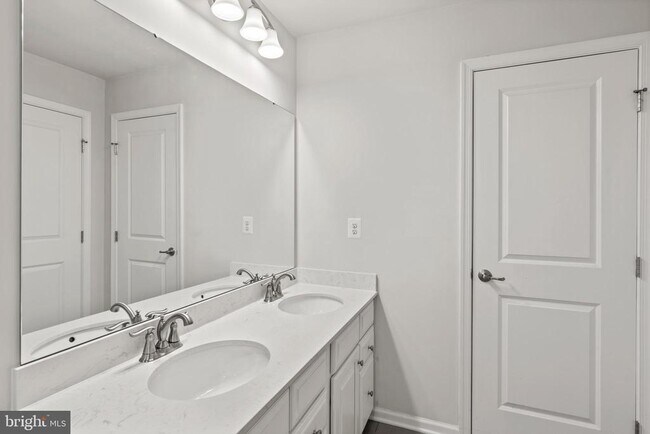 Building Photo - 311 Sunrise Ct