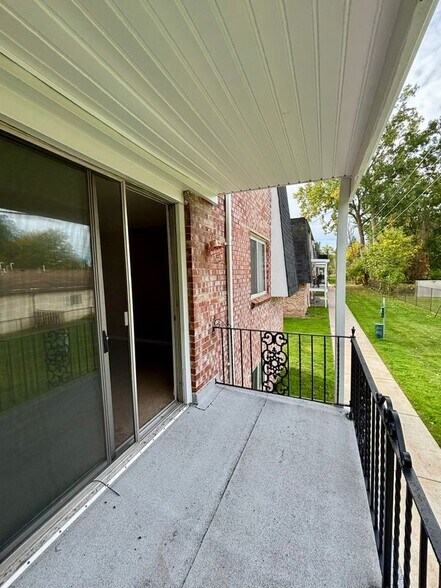 Building Photo - 16 Losson Garden Dr