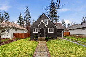 Building Photo - 2617 S Post St