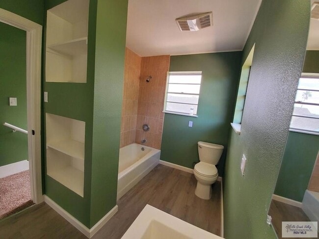 Building Photo - 510 W Buchanan St