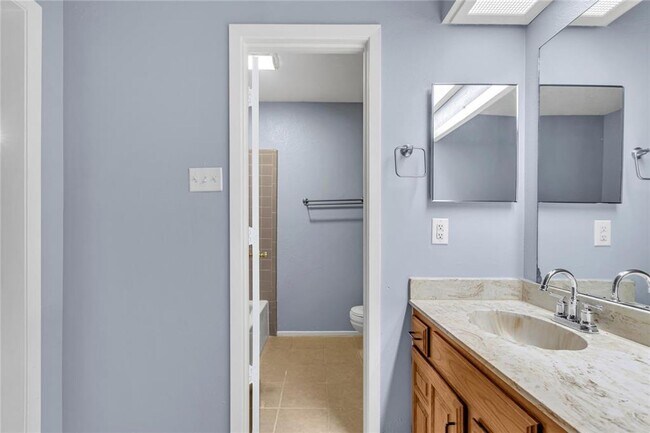 Building Photo - Nice 3 Bedroom, 2 Full Bath Home Located in SW Ft. Worth!