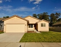 Building Photo - 3 bed 2 bath Rancher