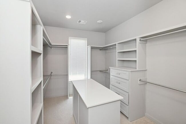 Building Photo - 9240 Highland Springs Dr