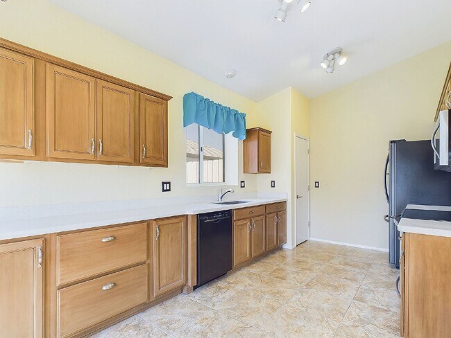 Building Photo - Garden Lakes retreat complete with private pool