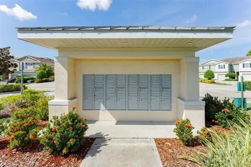 Building Photo - Beautiful 2 Bedroom 2.5 Bath Townhome loca...