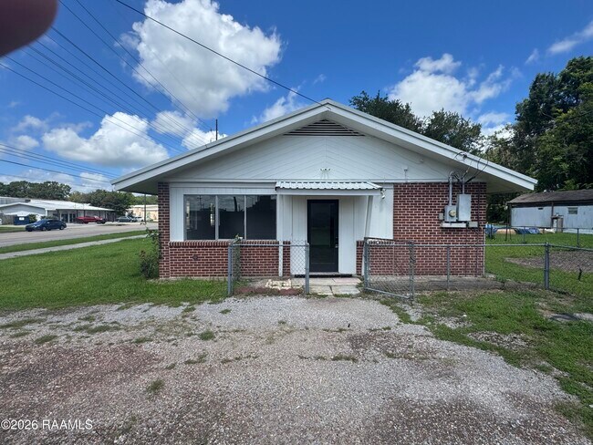 Building Photo - 206 Guilbeau Rd
