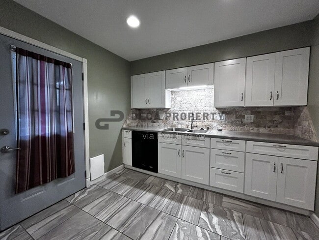 Building Photo - 2166 Bryan Dr