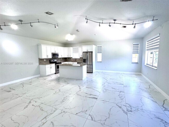 Building Photo - 21405 Ingraham Ave Rd