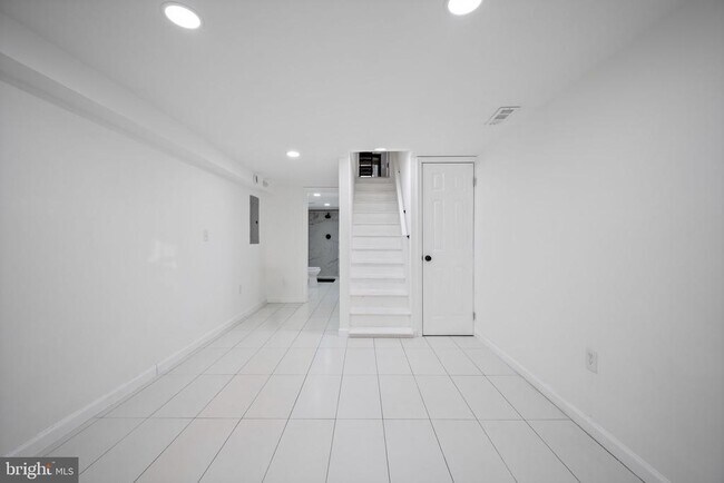 Building Photo - 1015 Riverside Ave