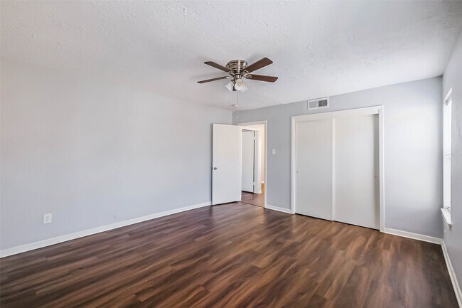 Building Photo - 5922 Fairdale Ln