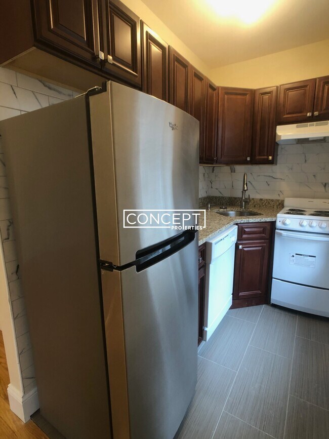 Building Photo - 11 Wait St