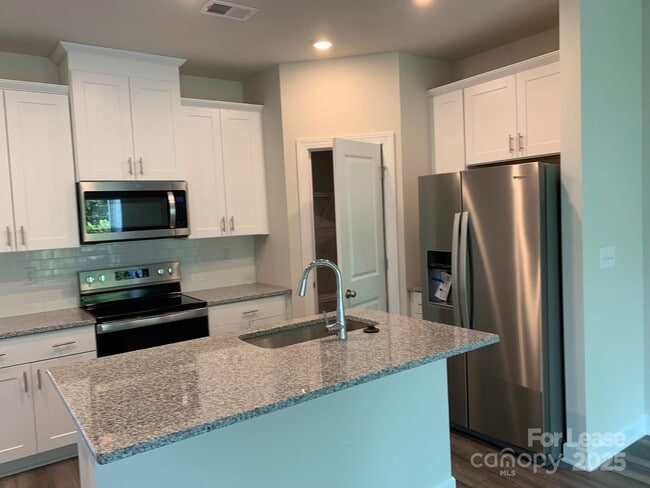 Building Photo - 2316 Belterra Dr