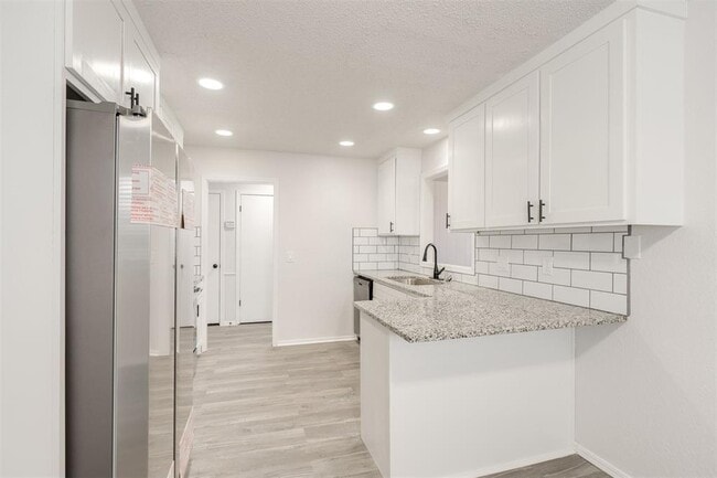 Building Photo - 11715 N Francis Ave