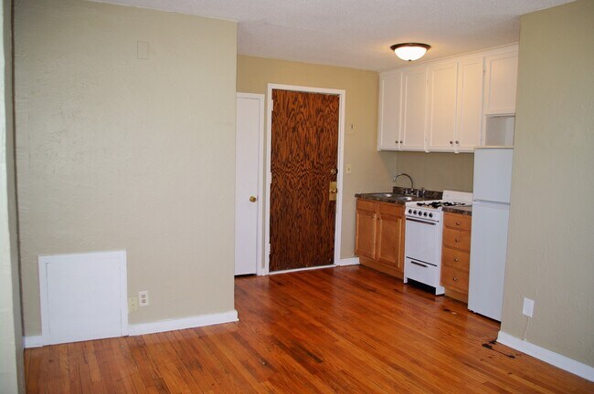 Building Photo - 478 Herschel St