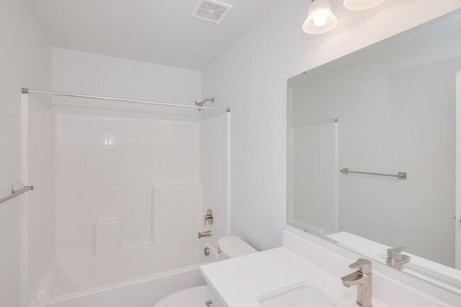 Building Photo - 2 Bedroom Cottage Now Available!