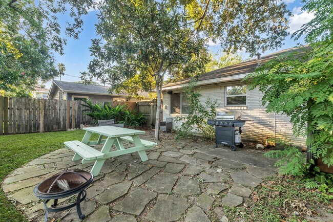 Building Photo - 5403 Carew St