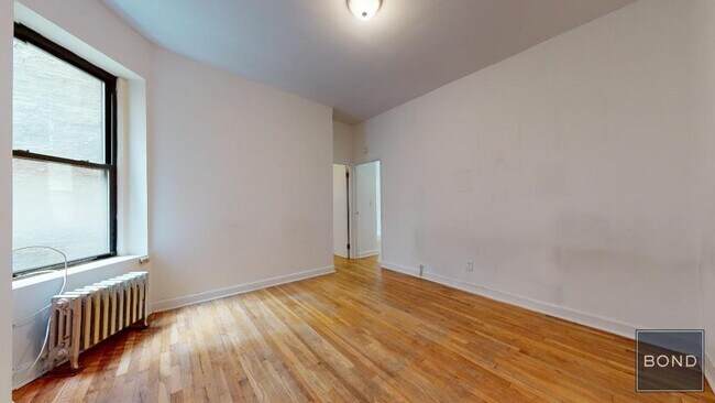 Building Photo - 324 E 91st St