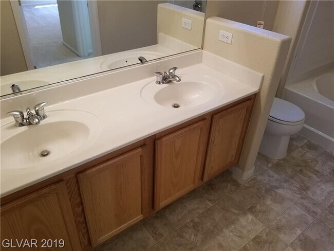 Building Photo - **$350 OFF 1ST MONTH RENT** Centennial Hil...