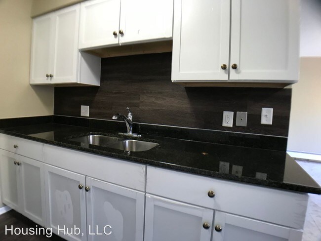 Building Photo - 795 6th St E