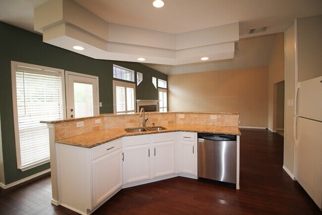 Building Photo - Beautiful home in Helotes. 3 Bedroom, 2 1/2 Bath Move In June 10th!