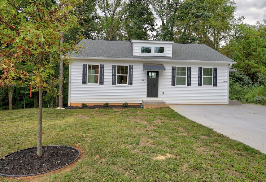 Building Photo - 345 W Stewart Ave