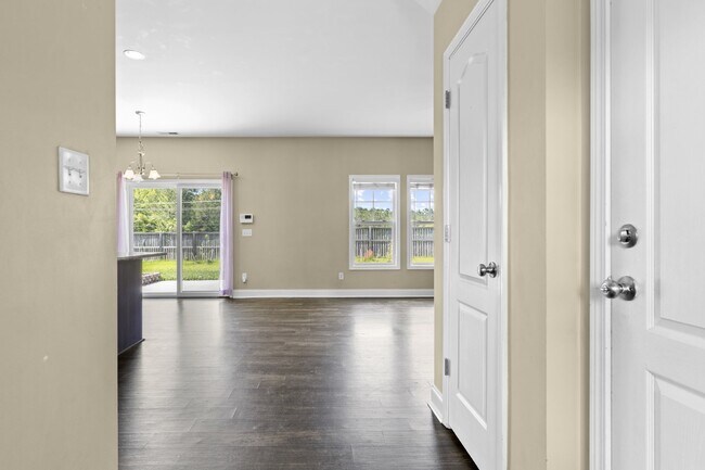 Building Photo - 224 Admiral Ct