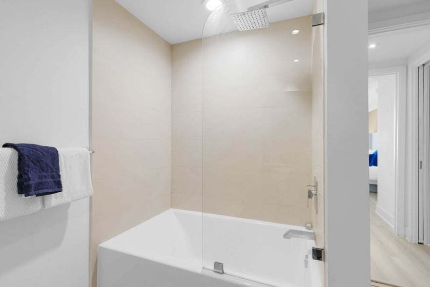 Building Photo - 4111 S Ocean Dr