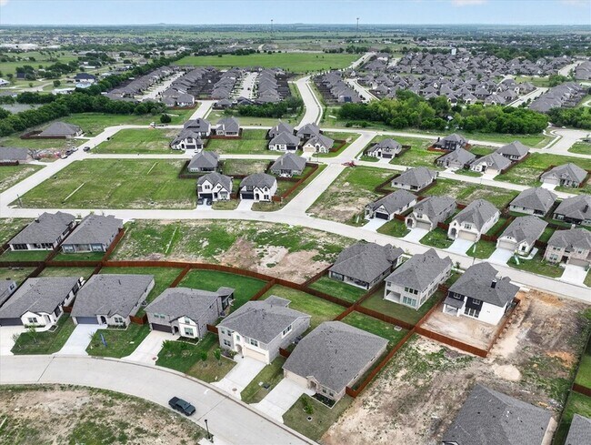 Building Photo - 925 Creekhollow Dr