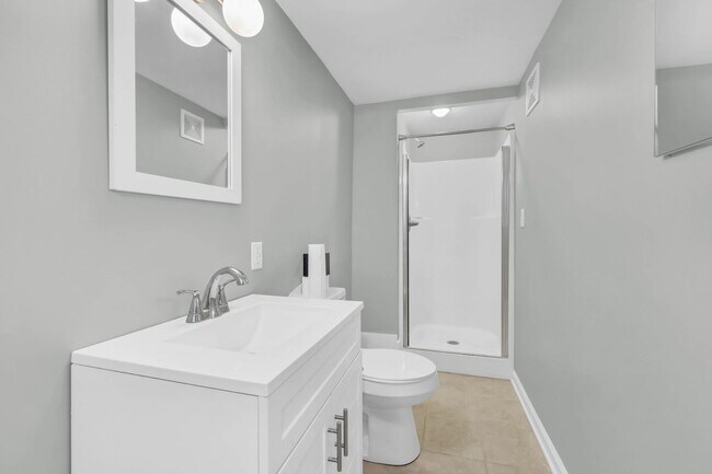Building Photo - 613 Channell Dr