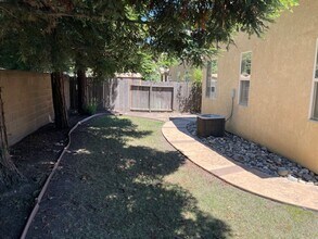 Building Photo - Desirable 3 bedroom 2 bath Home in Roseville