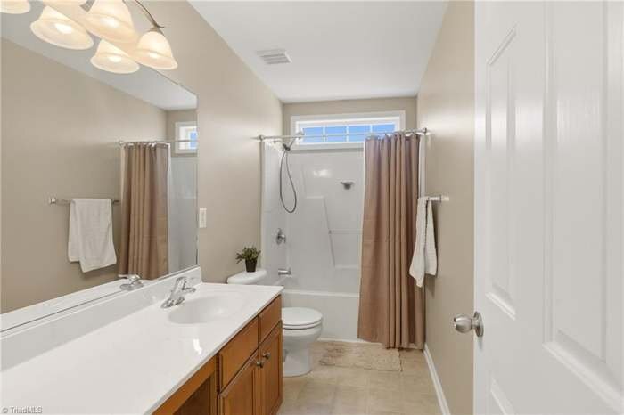 Building Photo - 2460 Alderbrook Dr