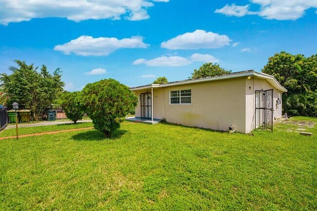 Building Photo - 430 NW 133rd St