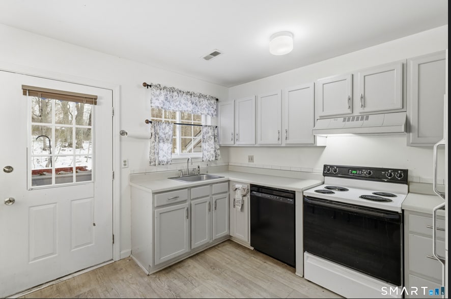 Kitchen - 310 Boston Post Rd