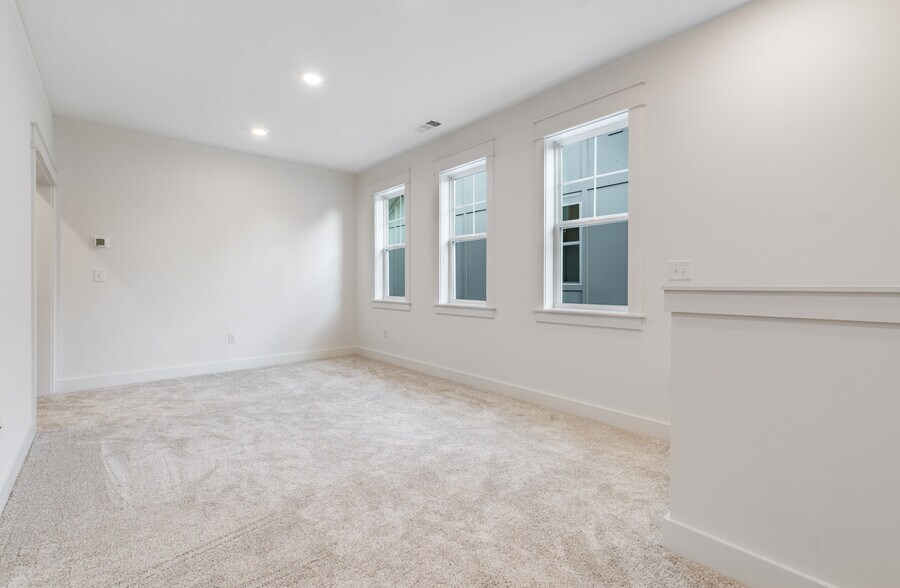 Building Photo - 153 Oasis Dr