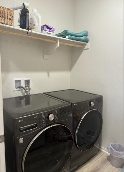 Building Photo - 211 N Vincent Ave