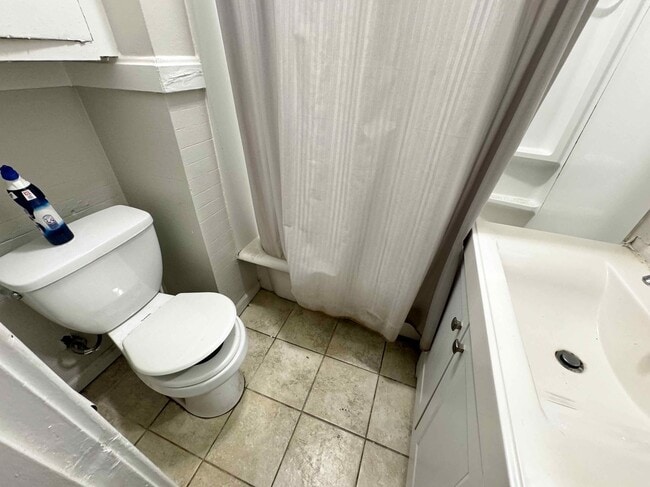 Building Photo - Nicely remodeled 2 bedroom 1 bath home in ...