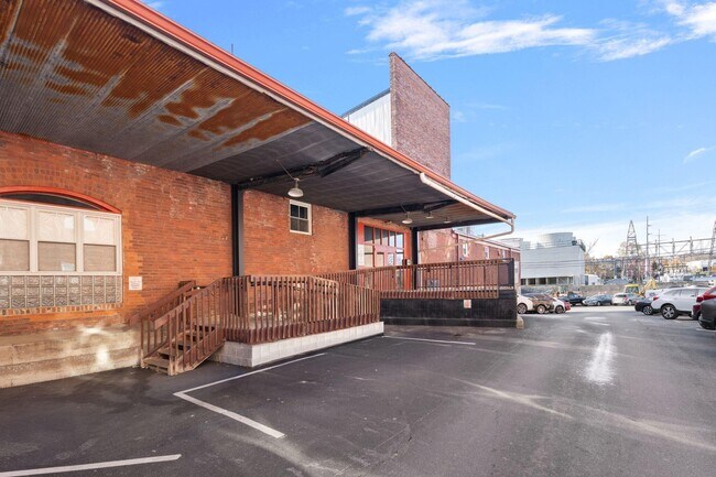 Building Photo - 585 S Upper St
