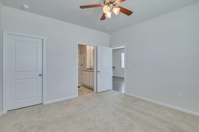 Building Photo - 842 Feldspar
